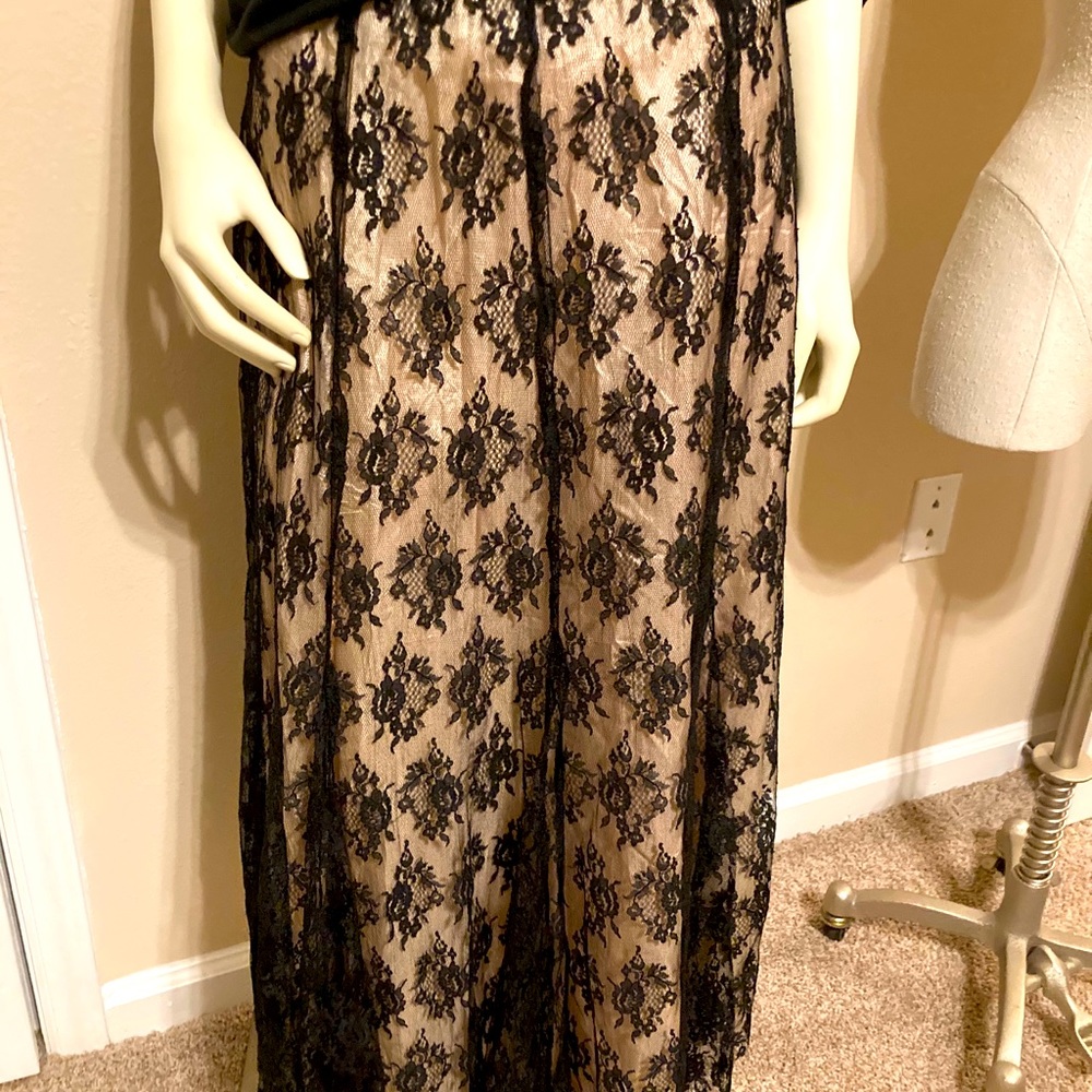 Beautiful full-length lace skirt w elastic waste